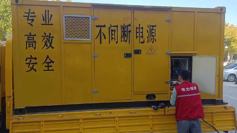 翠峦柴油发电机组和UPS电源配合使用时，如何避免切换过程中的电力中断？